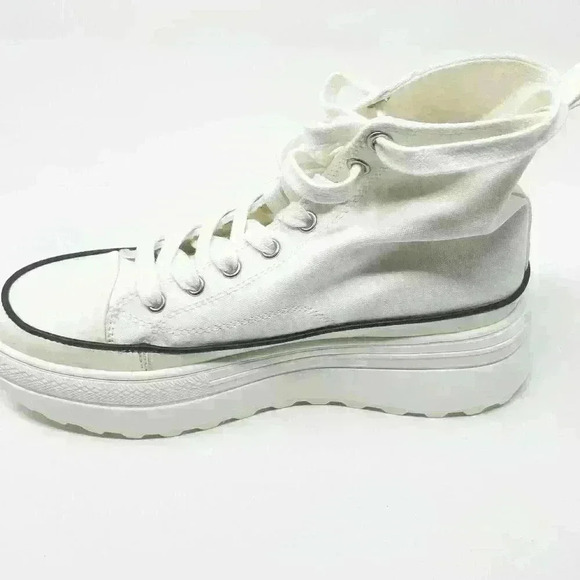 BRAND NEW IN BOX Steve Madden Molliee Sneaker White Fabric - Picture 3 of 9
